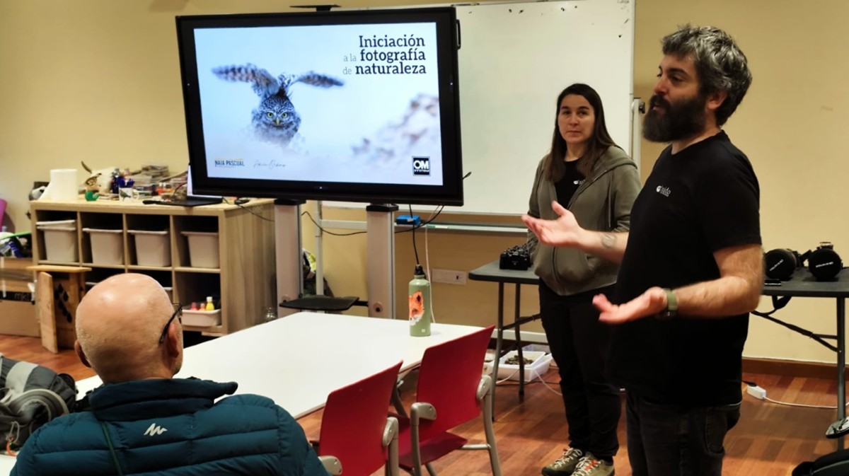 Naia Pascual y Adri&aacute;n Ordieres imparten un taller de fotograf&iacute;a de naturaleza.