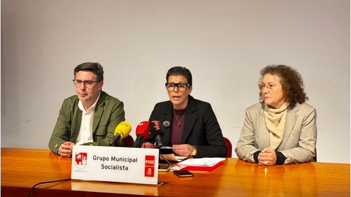 Fernando Contreras, Eva Arias y Julia Mart&iacute;n, concejales del PSOE en el Ayuntamiento