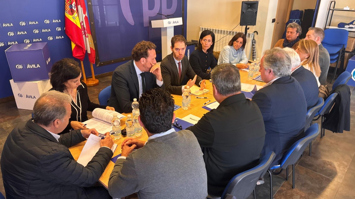 Reuni&oacute;n del PP con el sector inmobiliario.