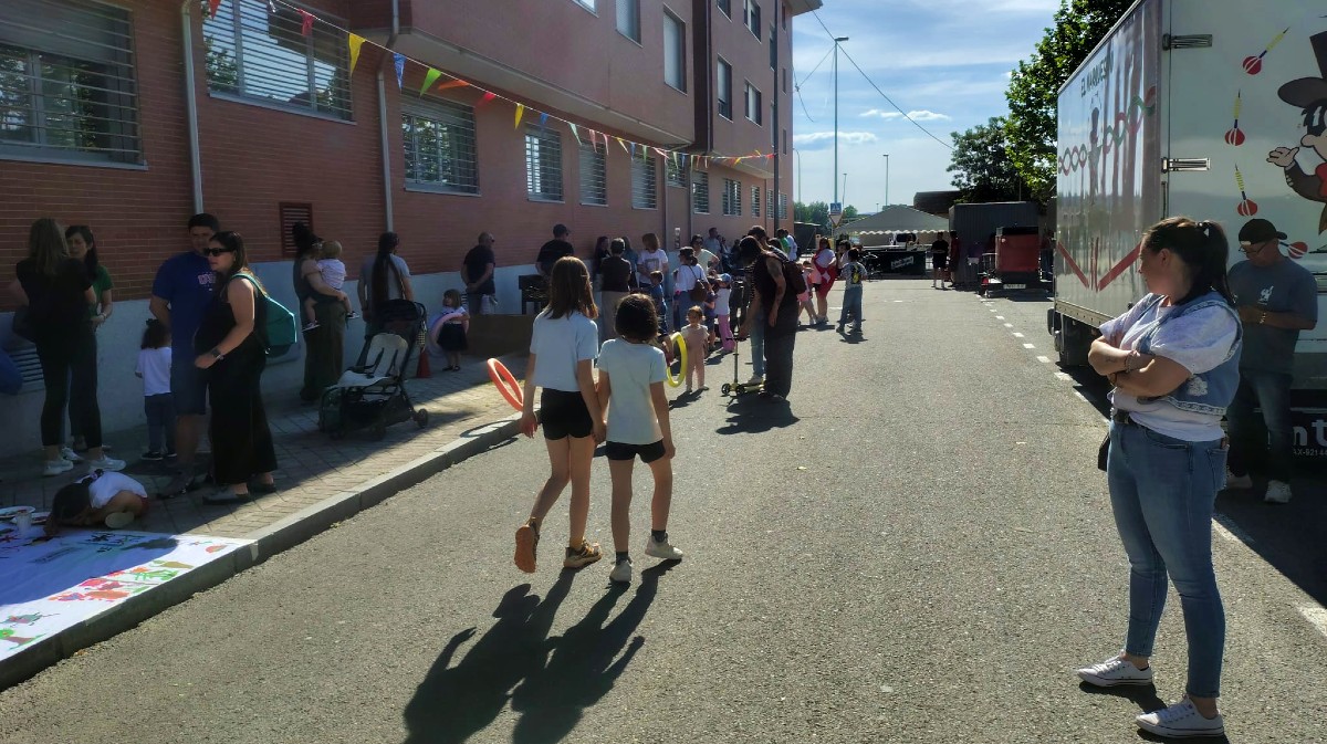 Actividades l&uacute;dicas en el barrio Valle Ambl&eacute;s.