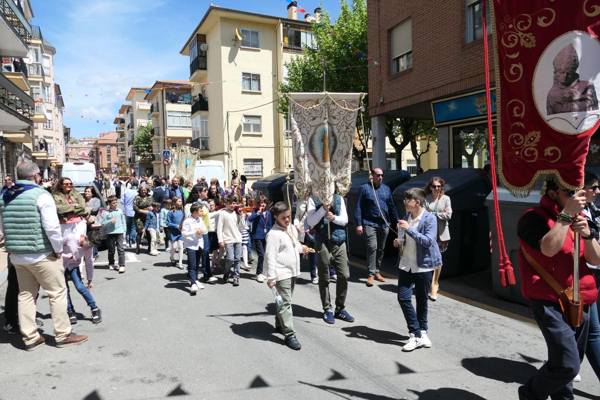Procesi&oacute;n de San Jos&eacute; Obrero por el barrio de la Toledana.