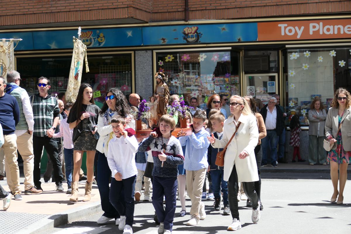 Procesi&oacute;n de San Jos&eacute; Obrero por el barrio de la Toledana.