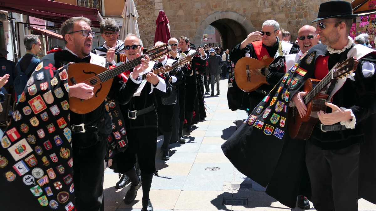 Pasacalles del Certamen de Tunas Ciudad de &Aacute;vila.