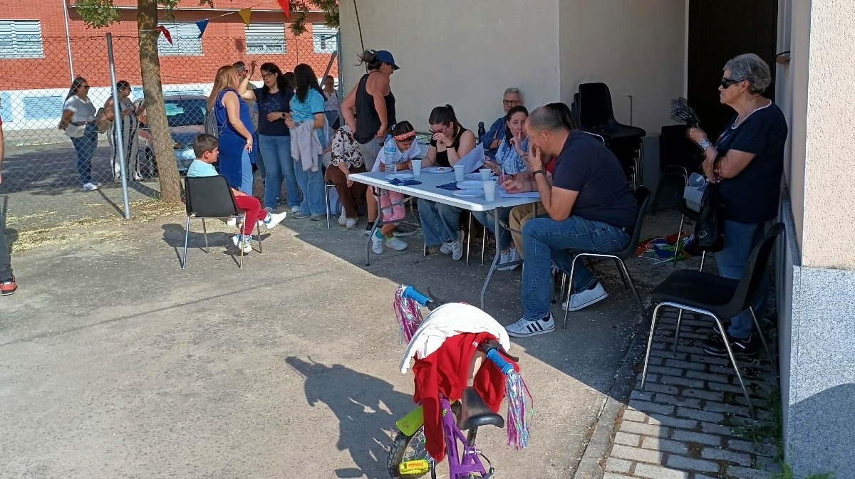 Actividades l&uacute;dicas en el barrio Valle Ambl&eacute;s.