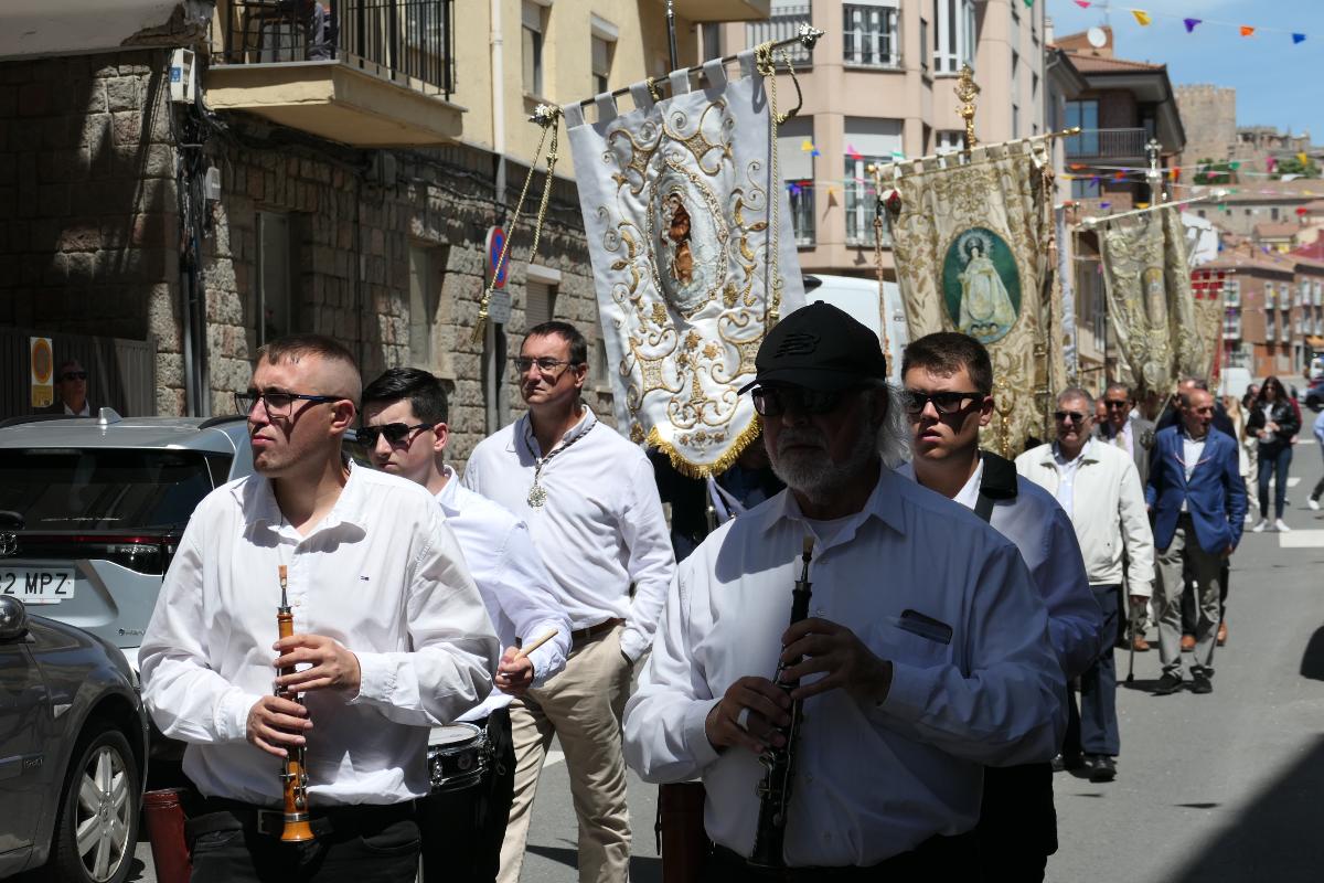 Procesi&oacute;n de San Jos&eacute; Obrero por el barrio de la Toledana.