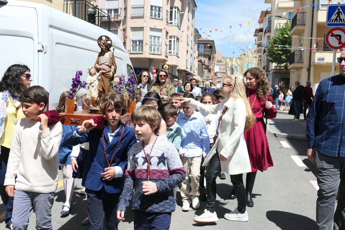 Procesi&oacute;n de San Jos&eacute; Obrero por el barrio de la Toledana.