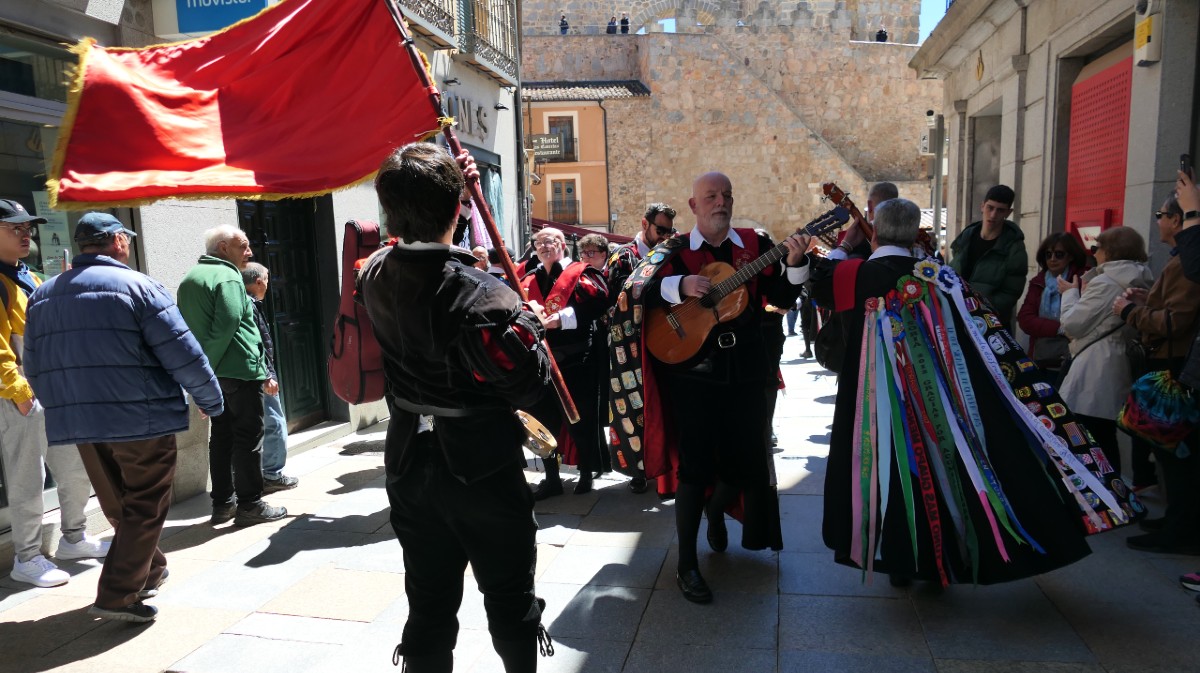 Pasacalles del Certamen de Tunas Ciudad de &Aacute;vila.