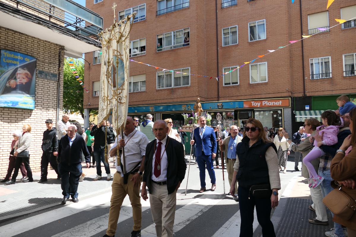 Procesi&oacute;n de San Jos&eacute; Obrero por el barrio de la Toledana.