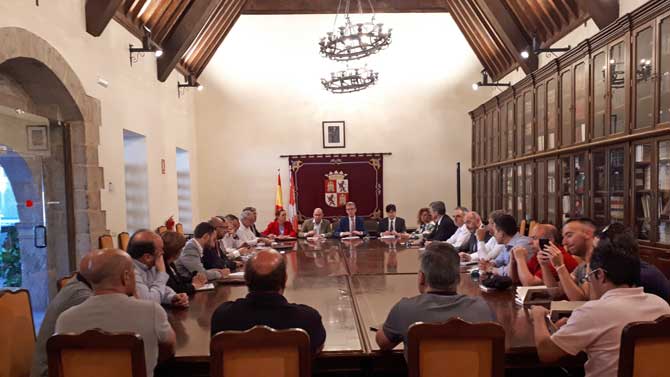Reuni&oacute;n con las empresas auxiliares de Nissan.