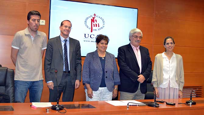 Firma de un convenio entre Ecoembes y UCAV.