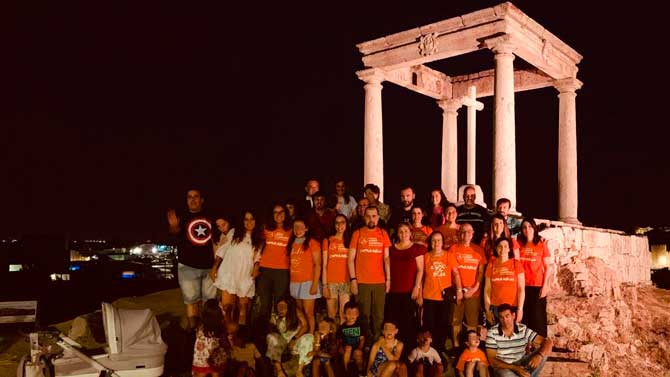 Cuatro Postes de naranja en el día de los imparables contra la leucemia.