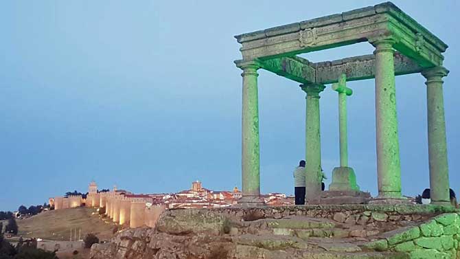 Cuatro Postes de verde en el Día Mundial de la ELA.