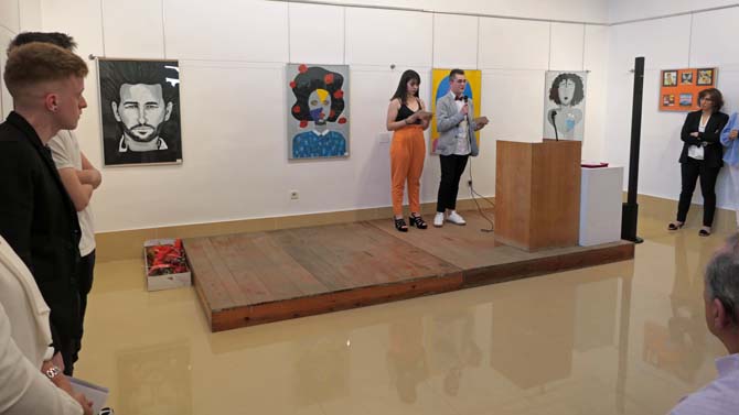 Exposici&oacute;n 'El adi&oacute;s' en la Escuela de Arte de &Aacute;vila.