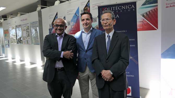 Subrahmanian, Corchado y Omatsu en el congreso de inteligencia artificial.