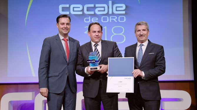 Entrega a Joan Bombardó, de Ornua, del Cecale de Oro por Ávila.