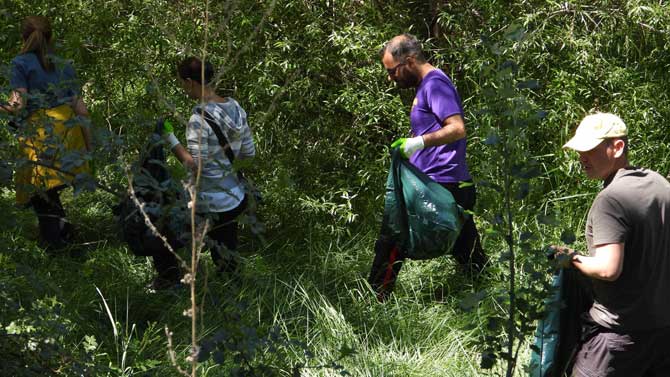 Limpieza de las m&aacute;rgenes del r&iacute;o Adaja.