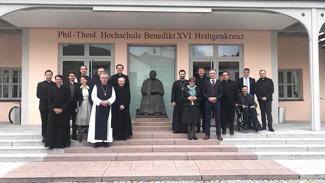 Sara Gallardo en el Nuevo c&iacute;rculo de Disc&iacute;pulos Joseph Ratzinger-Benedicto XVI.