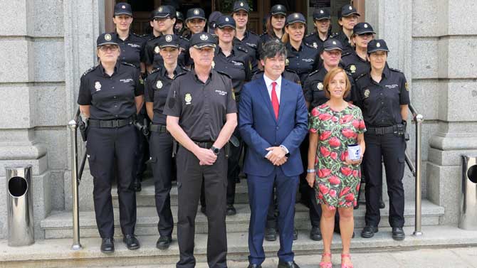 Reconocimiento a las mujeres de la Policía Nacional.