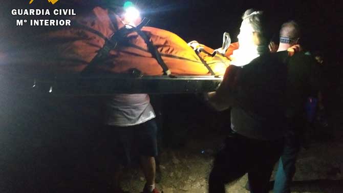 El Greim evacua al fallecido del castro de Ulaca.