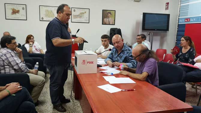 Pedro Muñoz en la ejecutiva del PSOE celebrada el domingo.