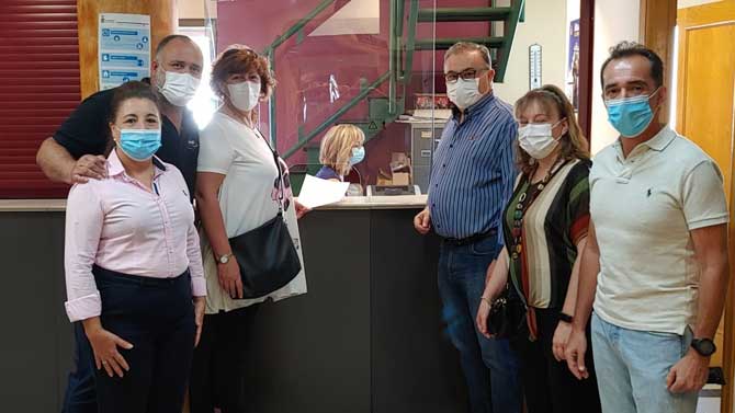 Concejales de PP y el de Cs registran la moci&oacute;n de censura en el Ayuntamiento de El Tiemblo.