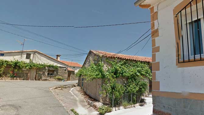 Calle General Sanjurjo en Becedillas.