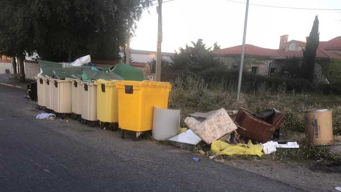 Contenedores en Narrillos de San Leonardo.