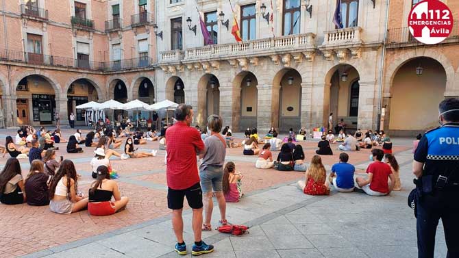Concentraci&oacute;n con motivo del D&iacute;a del Orgullo en &Aacute;vila.