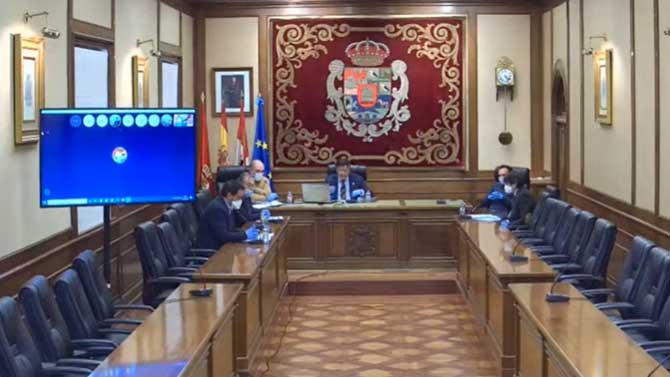 Imagen de archivo del pleno de abril en la Diputaci&oacute;n.