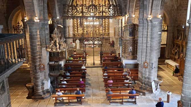 Misa por los fallecidos por la Covid-19 en El Barco de Ávila.