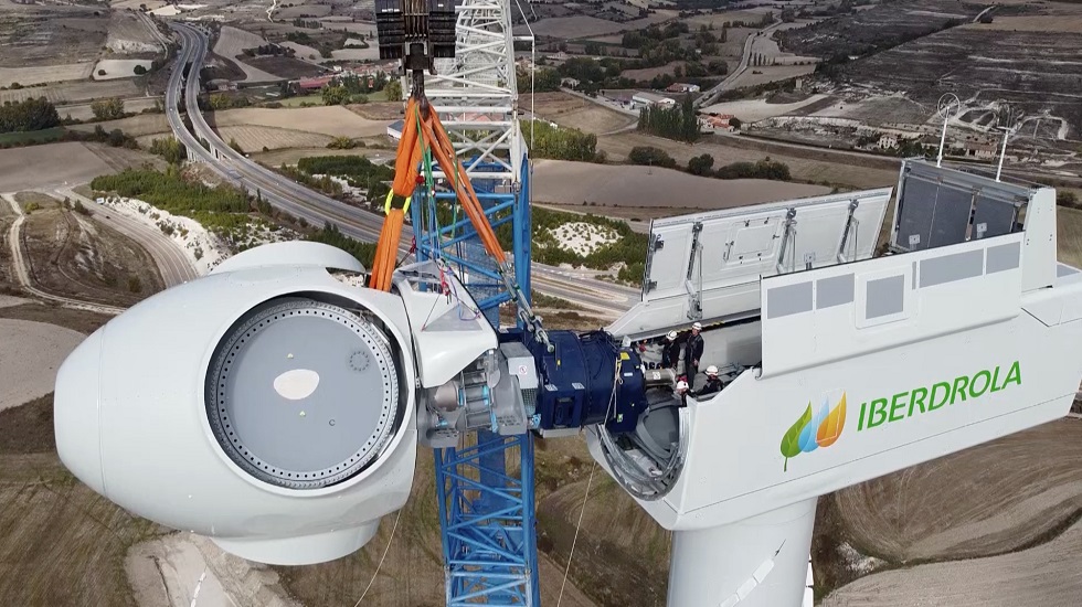 Instalación de un aerogenerador de la mano de Iberdrola
