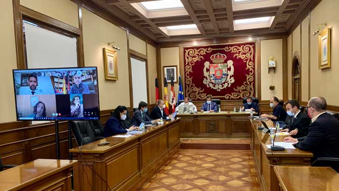 Imagen de archivo de un pleno en la Diputación.