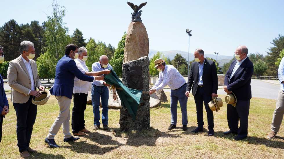 Homenaje a Miguel Delibes en Hoyos del Espino.