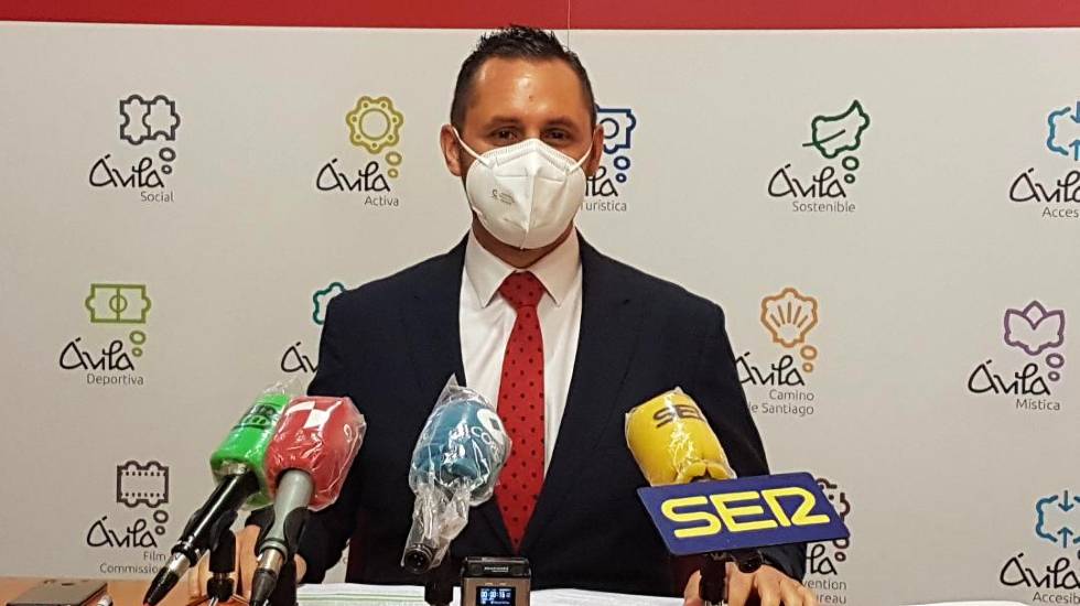 Jos&eacute; Ramon Budi&ntilde;o explica los acuerdos de la Junta de Gobierno Local.