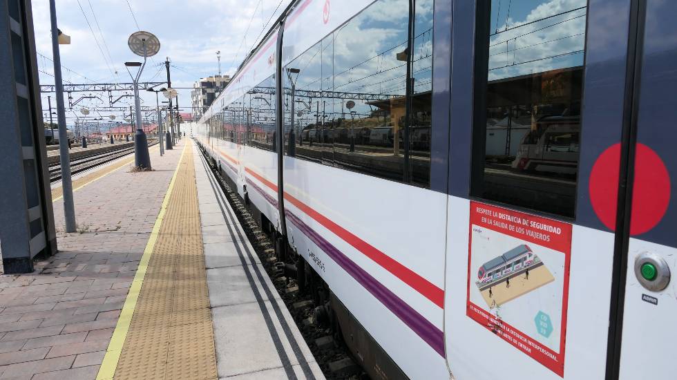 Tren en la estación de Ávila.