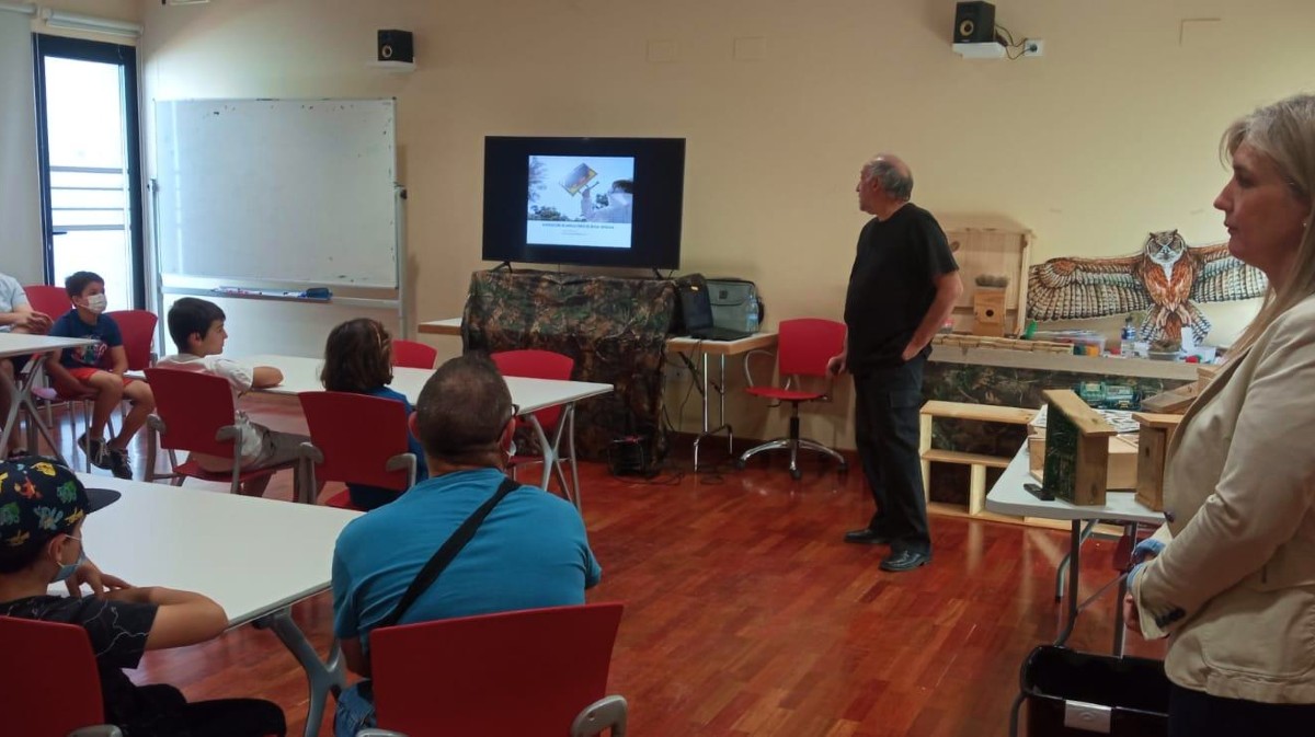 Taller de creación de hoteles para abejas en el Día Mundial del Medio Ambiente.