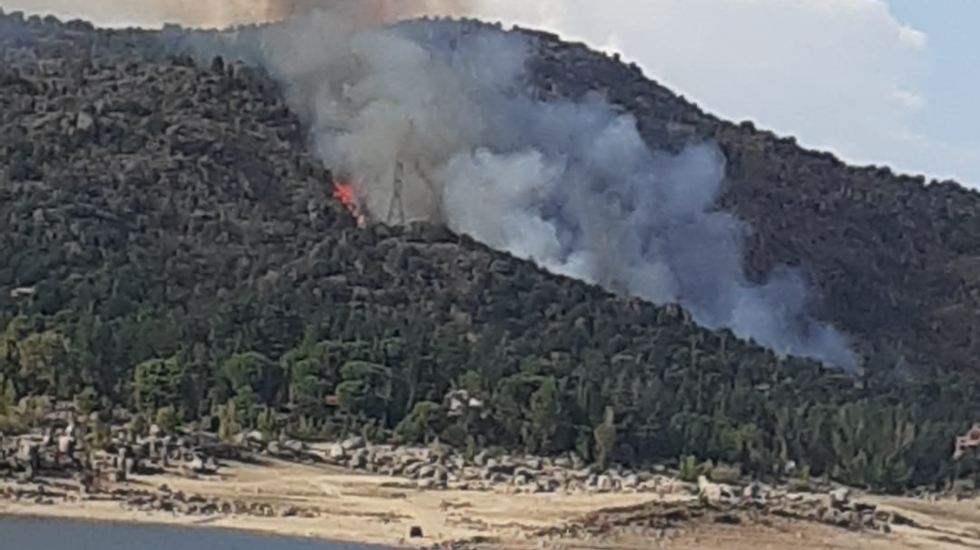Incendio junto al pantano de El Burguillo en 2021.
