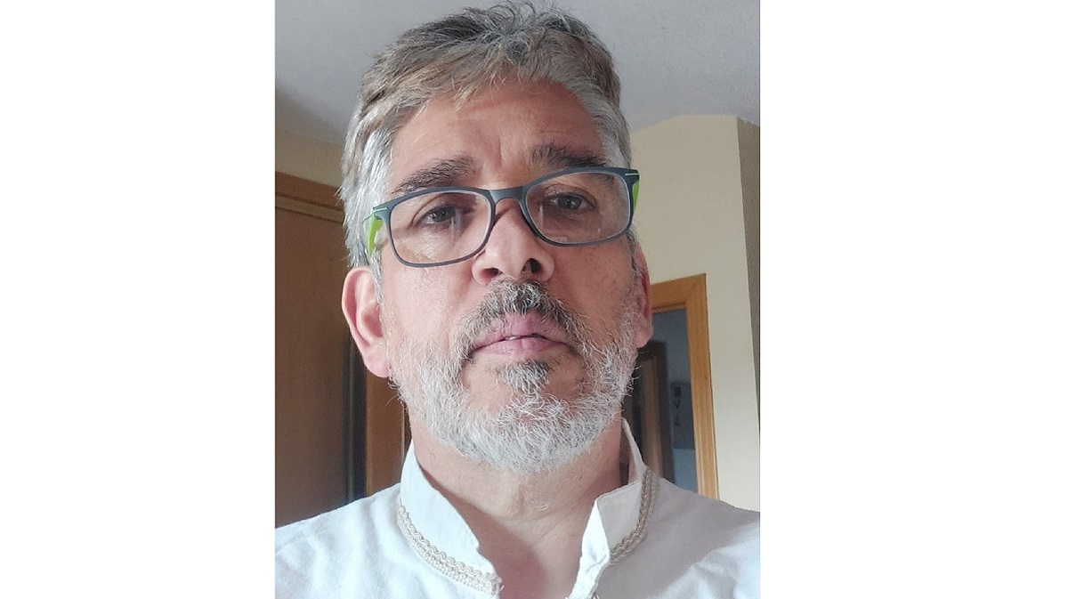 Javier Sánchez, galardonado en el Certamen Internacional de Poesía y Prosa Poética ‘Espejo de Alicante’.