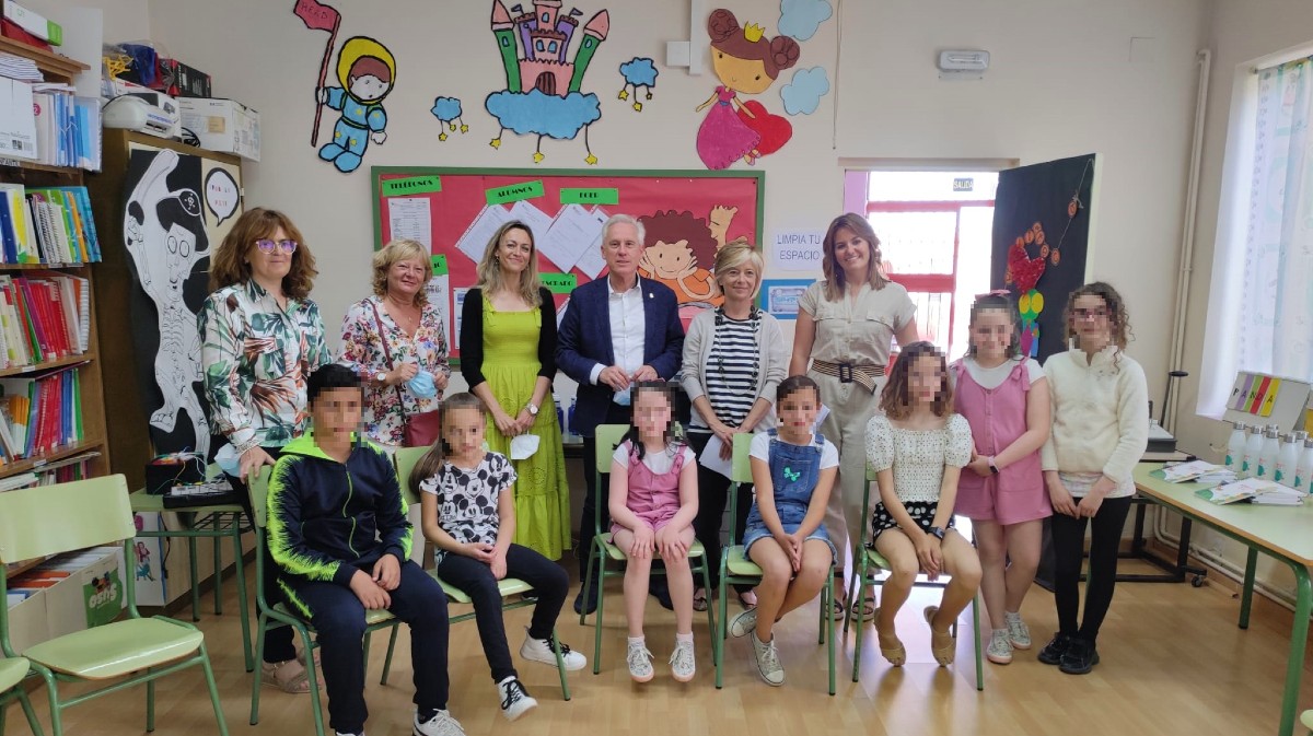 Entrega del premio ‘SuperReto DigiCraft’ al Colegio Rural Agrupado (CRA) Los Regajales, de La Nava de Arévalo.
