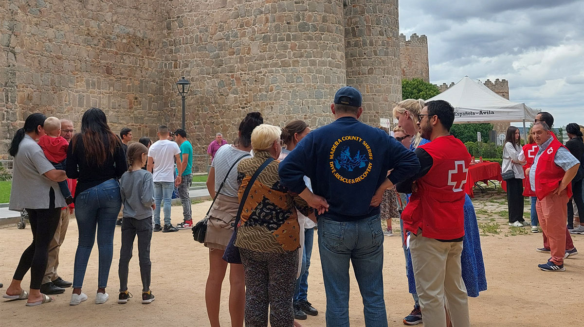 Público participando en la actividad organizada por Cruz Roja ‘Todos sumamos’
