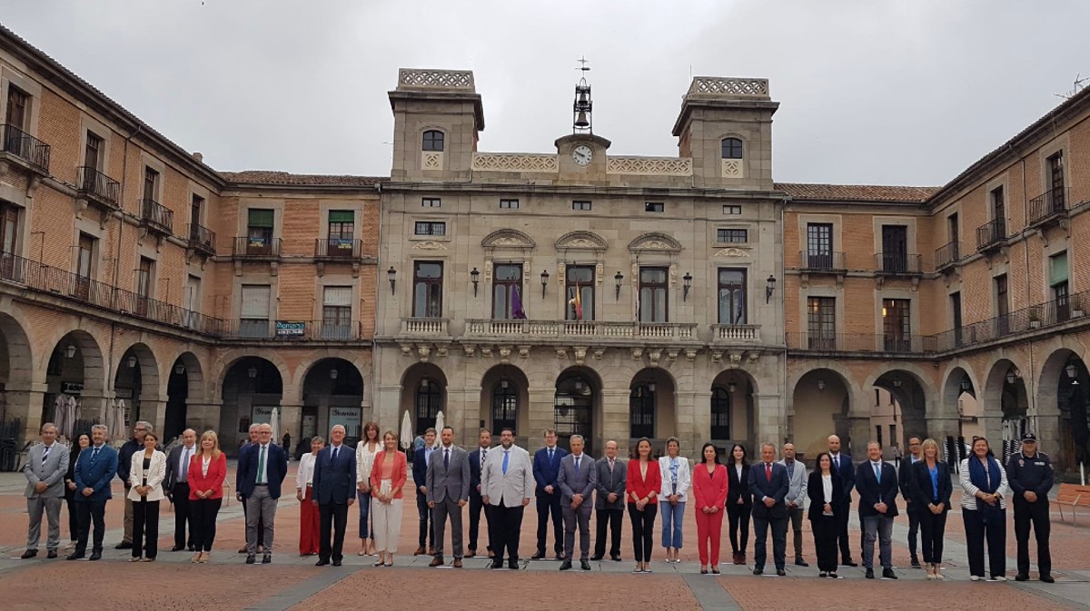 Corporación municipal del Ayuntamiento de Ávila tras el último pleno del mandato municipal.