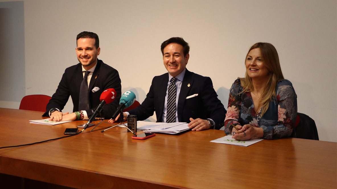 Imagen de archivo de los concejales de Vox en el Ayuntamiento de Ávila.