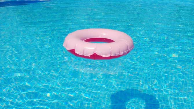Imagen de archivo de una piscina.