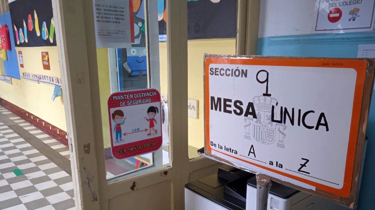Colegio electoral el día de las elecciones europeas.