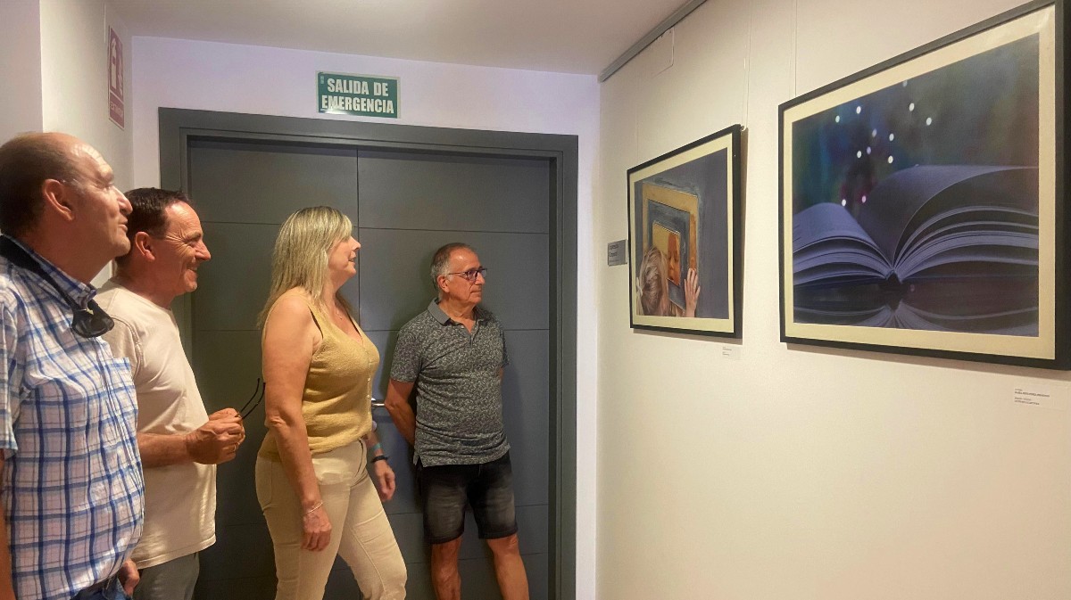 Exposición de fotografía en el Centro Vicente Ferrer.