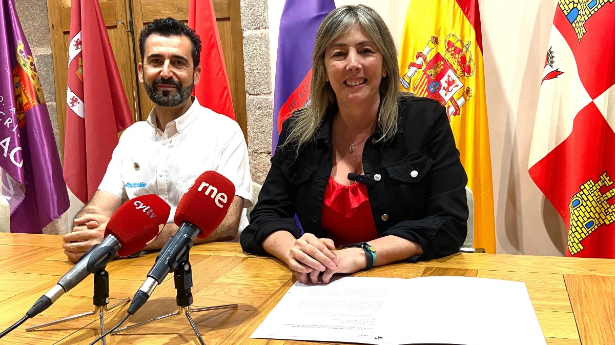 Presentación del convenio entre el Ayuntamiento de Ávila y el parque acuático Aquopolis.