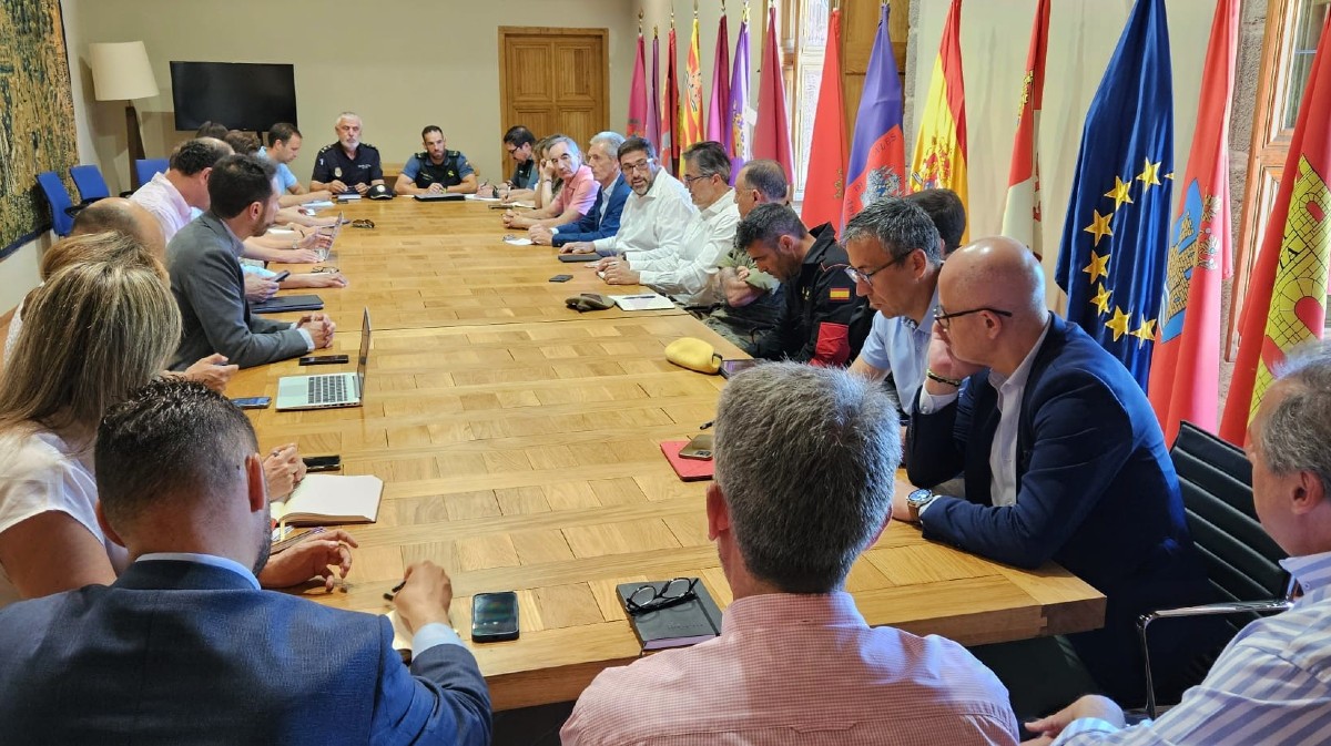 Reunión para abordar el problema del agua en Ávila.