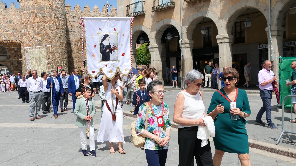 Procesión del Corpus Christi en Ávila a su paso por el Mercado Grande.
