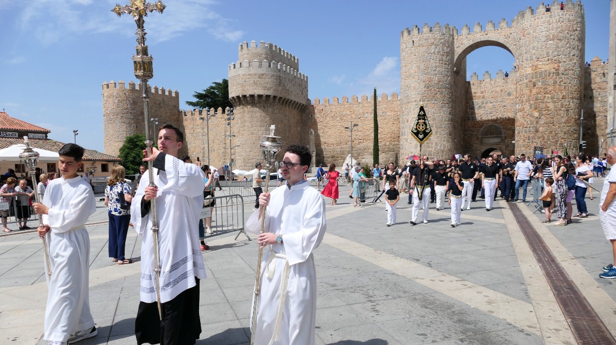 Procesión del Corpus Christi en Ávila a su paso por el Mercado Grande.