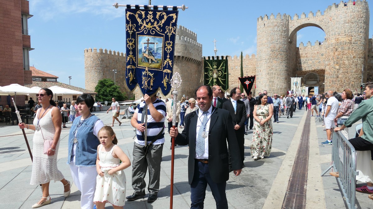 Procesión del Corpus Christi en Ávila a su paso por el Mercado Grande.